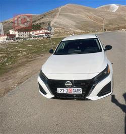 نيسان ألتيما